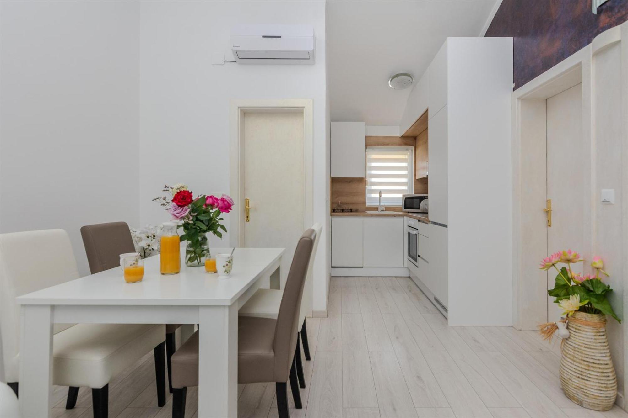 Apartments Lucica Vir Ngoại thất bức ảnh