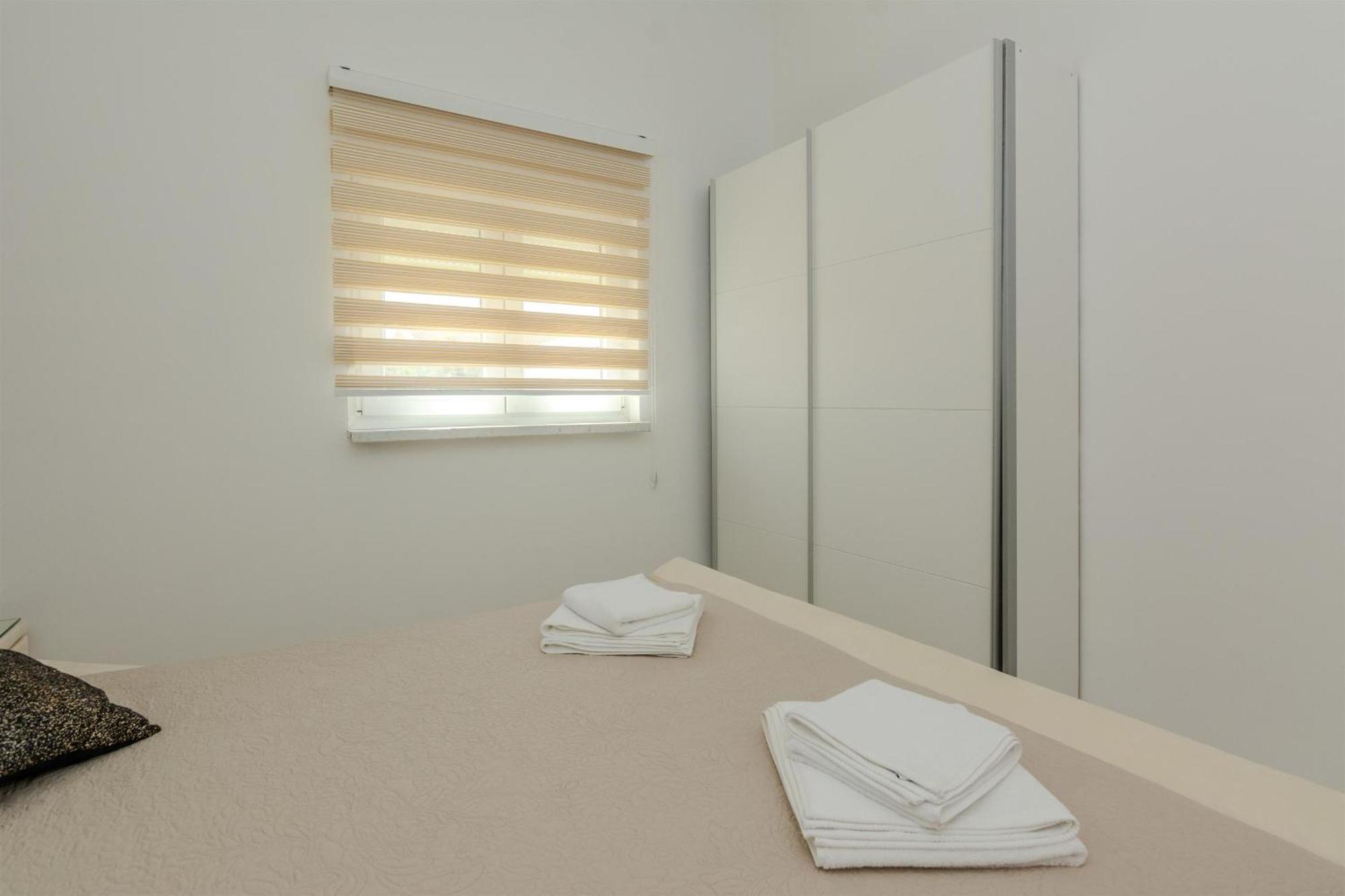 Apartments Lucica Vir Ngoại thất bức ảnh