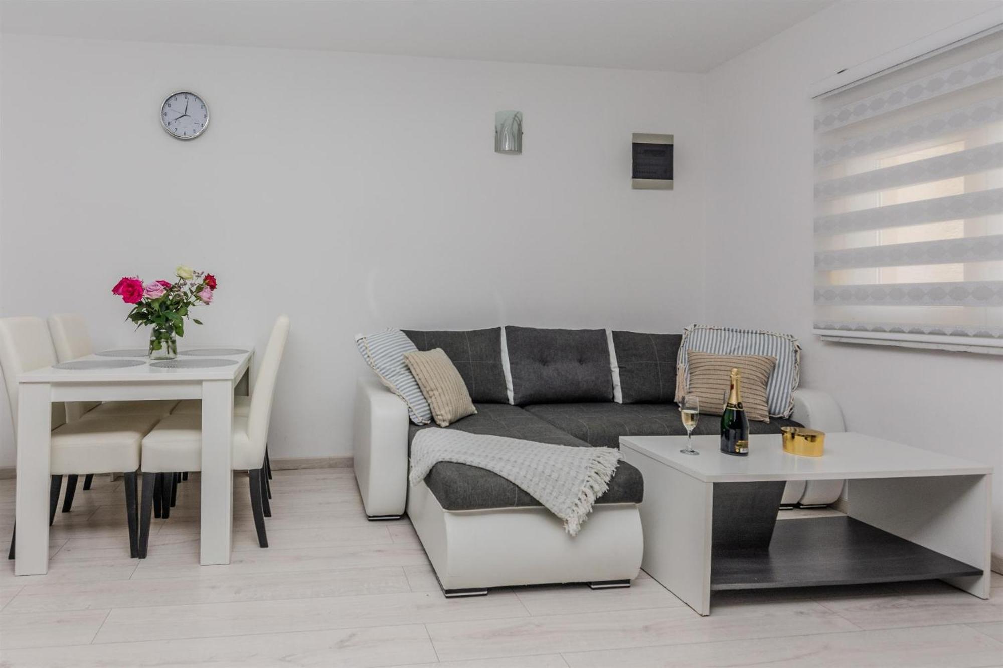 Apartments Lucica Vir Ngoại thất bức ảnh
