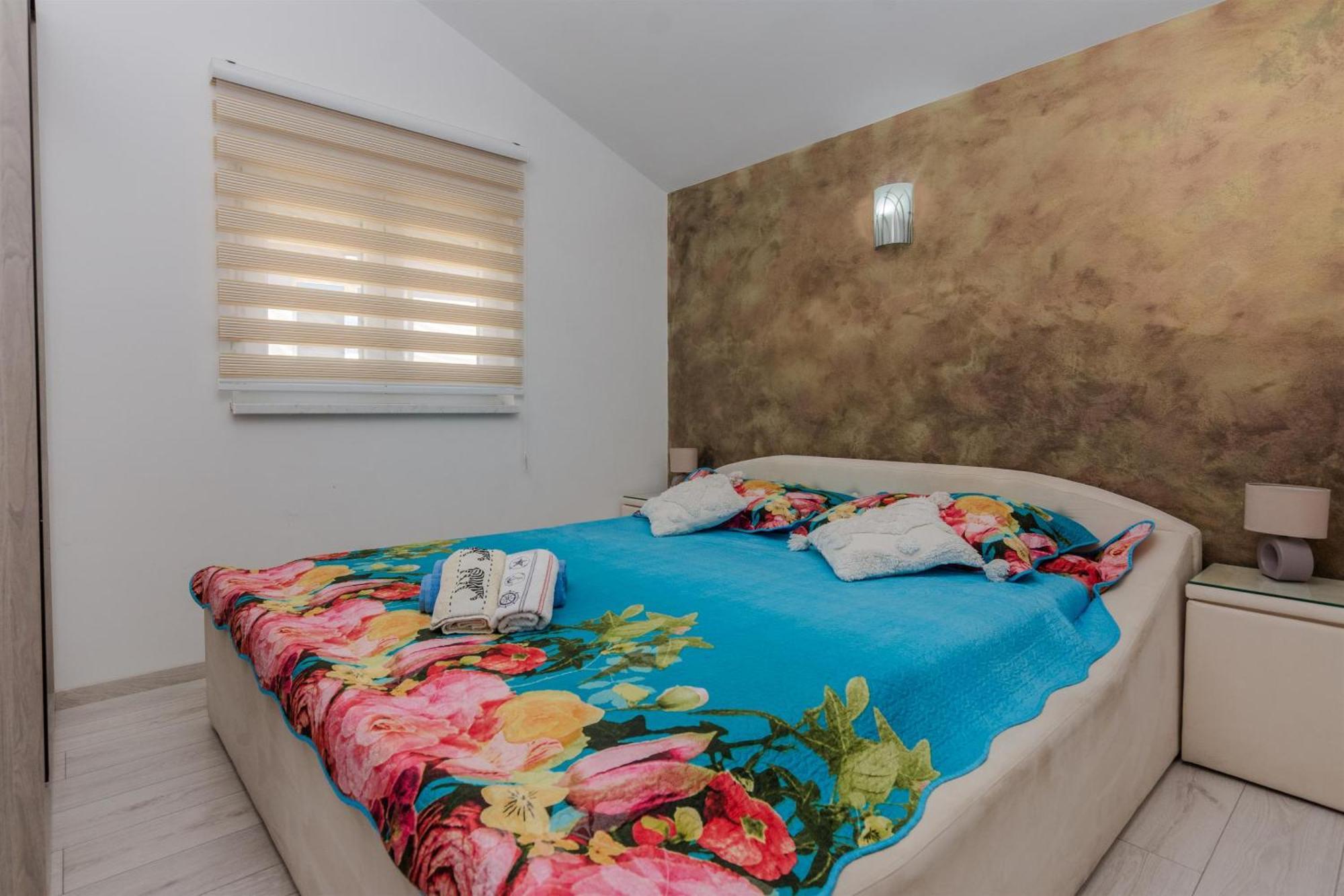 Apartments Lucica Vir Ngoại thất bức ảnh