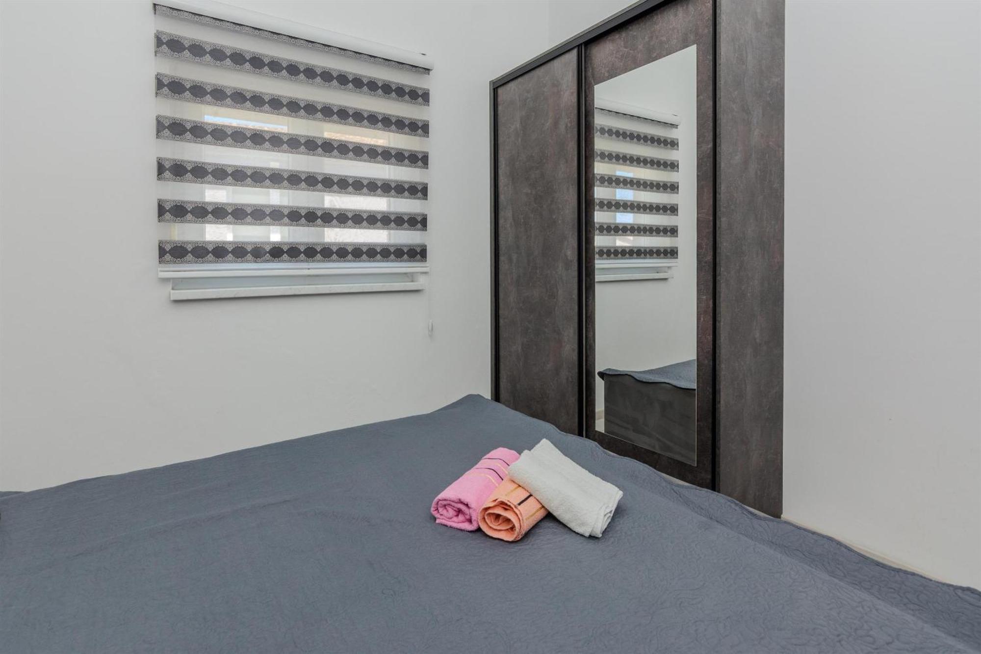 Apartments Lucica Vir Ngoại thất bức ảnh