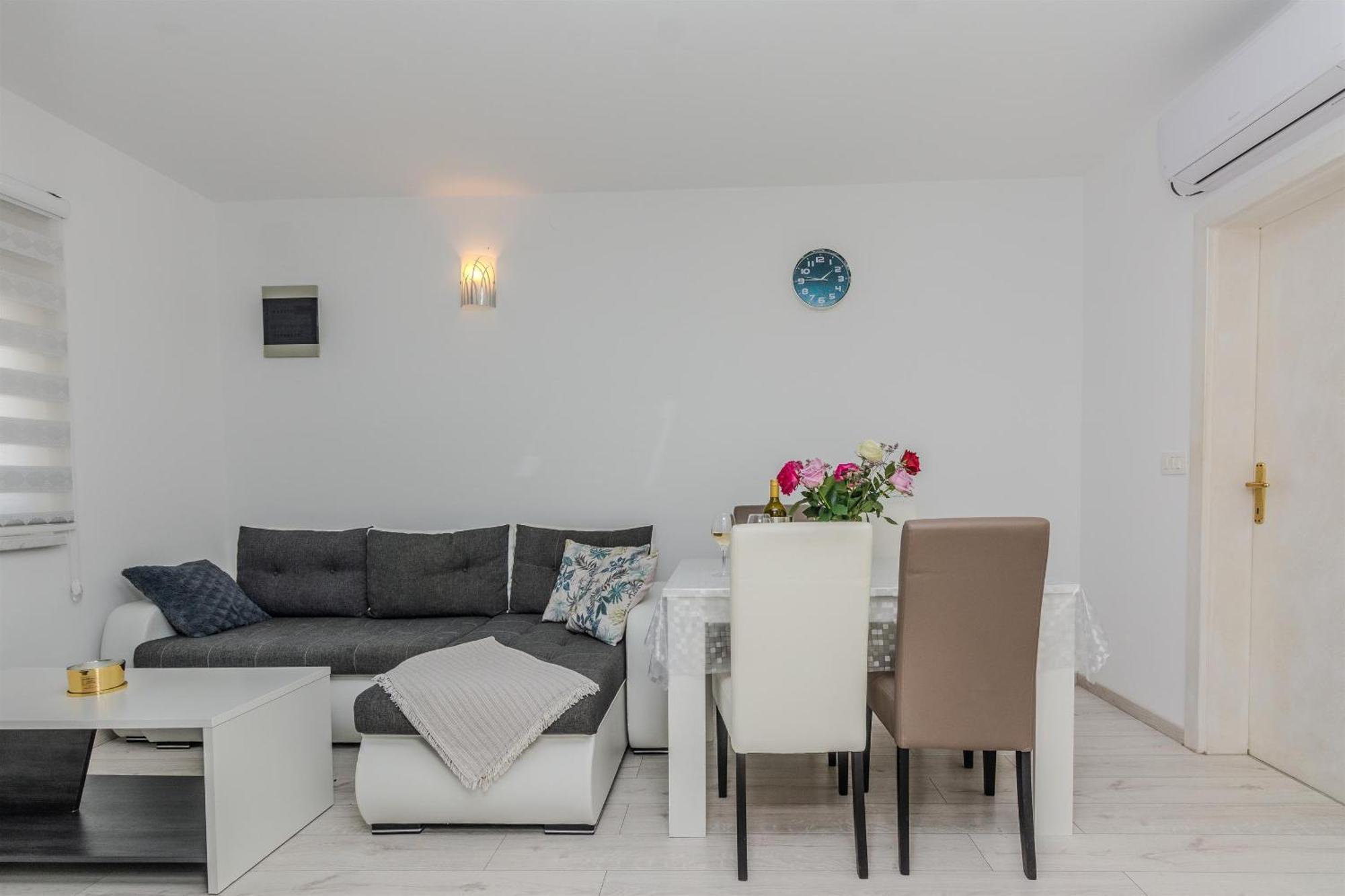 Apartments Lucica Vir Ngoại thất bức ảnh