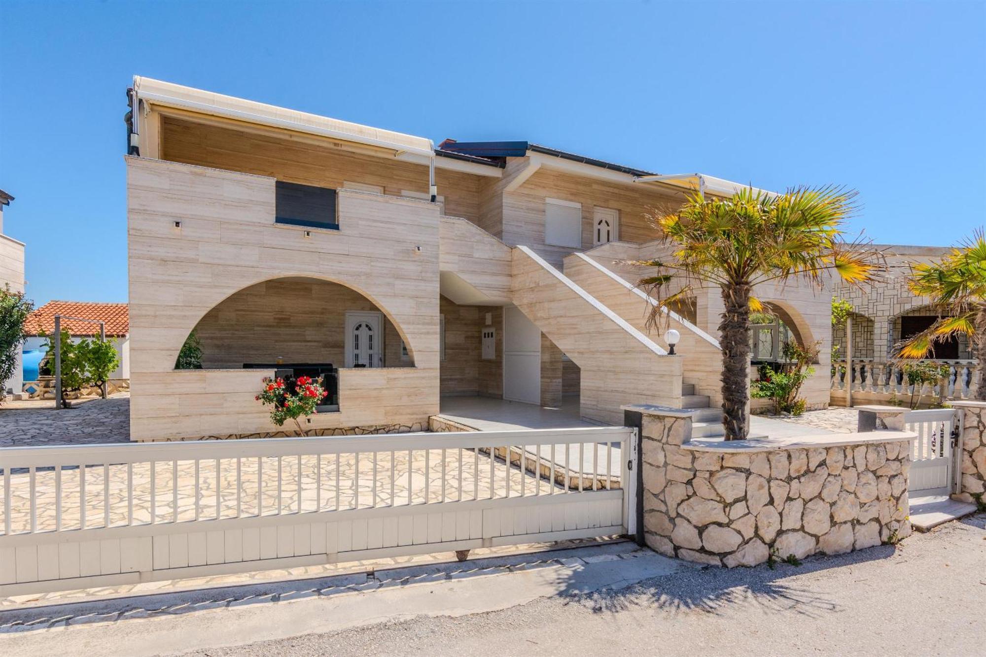 Apartments Lucica Vir Ngoại thất bức ảnh